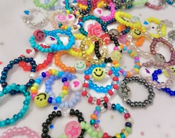 5 Mystery Halo Uhr Charms Bundle, Perlen Apple Watch Charm Zubehör, Armband, trendige Tech Geschenke, 90er Jahre Y2K, Smiley Geschenke für sie