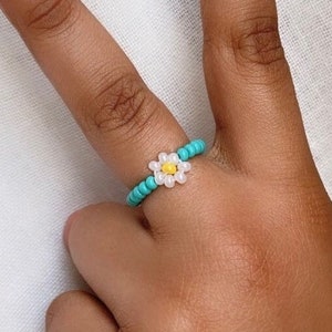 Daisy Ring, Flower Ring, Beaded Ring, Stretch Ring, y2k, 90’s, Daisy Jewelry, Colorful Rings, Stackable Rings, Handmade Jewelry, Daisy Gifts