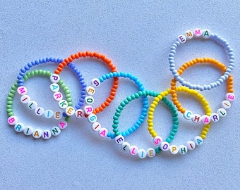 Pulsera colorida con nombre para niños, joyería arcoíris personalizada, pulseras con letras lindas, regalos de cumpleaños personalizables, rellenos de medias.