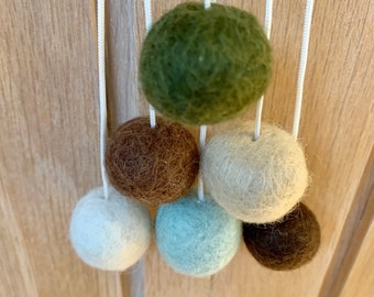 Small quiet light pull for bathroom, cord, a silent light pull switch, ceiling light handle. Choose from SIX colours. Handmade. Pure wool.