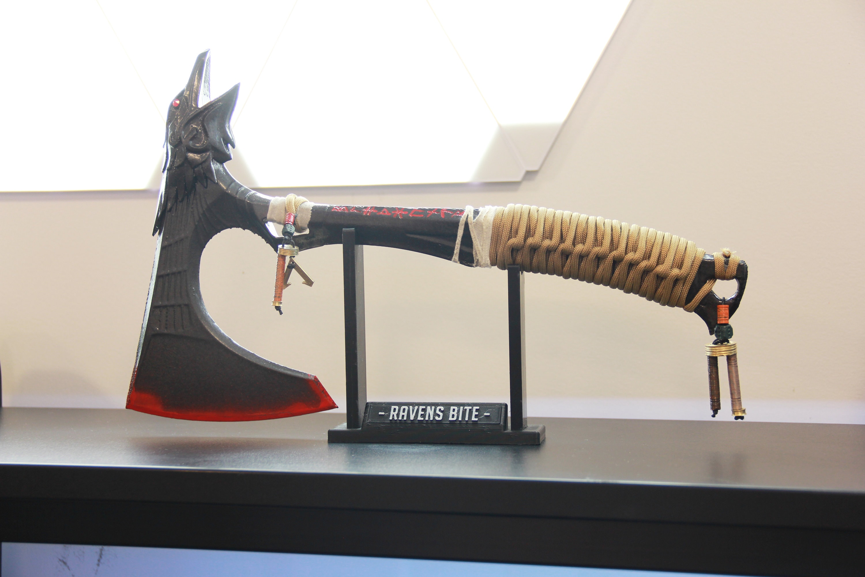 Bloodhound Raven's Bite Heirloom 1:1 Weighted Replica Apex Legends