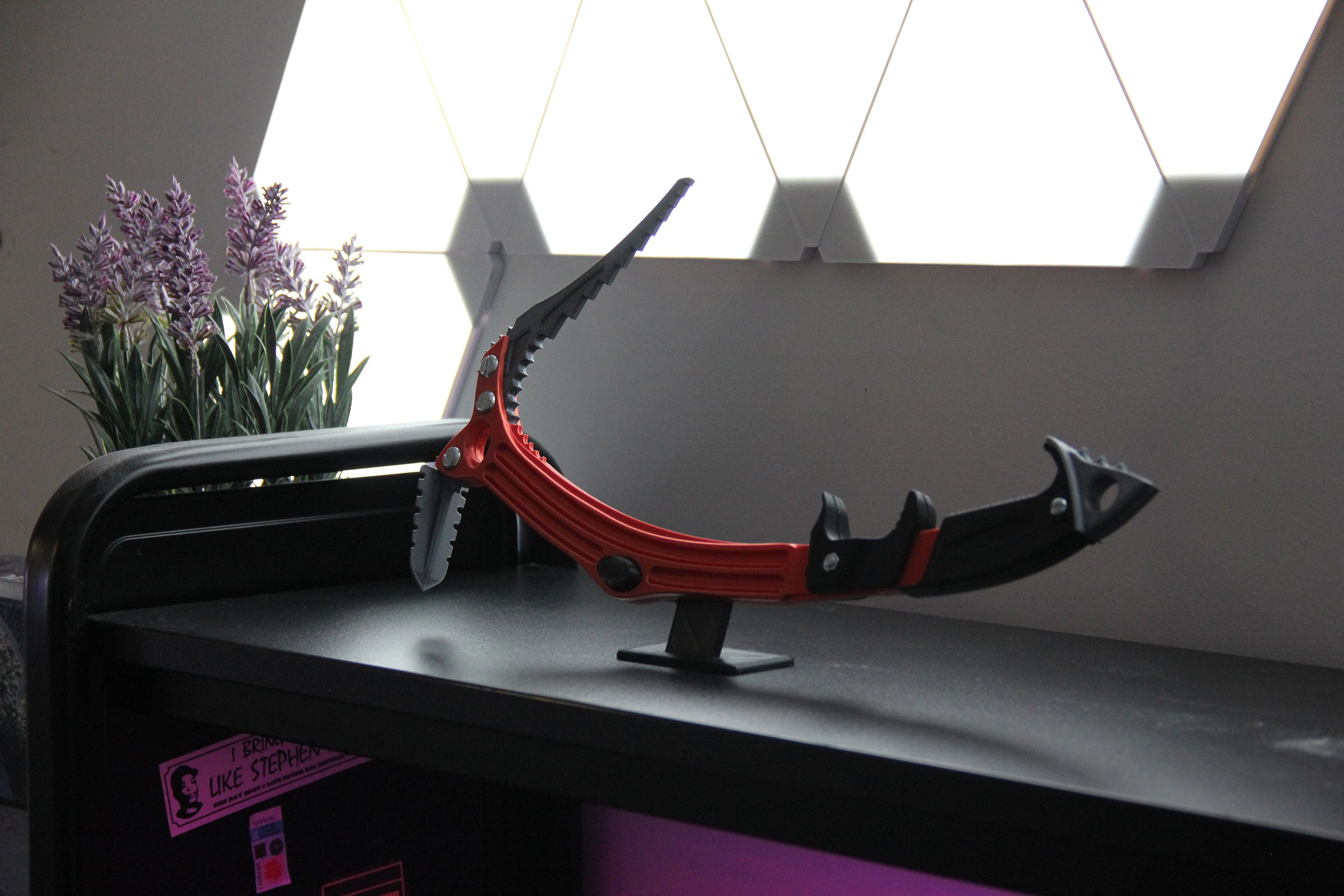 Red Rebel Ice Pick Axe 1:1 Replica | Escape From Tarkov & Tomb