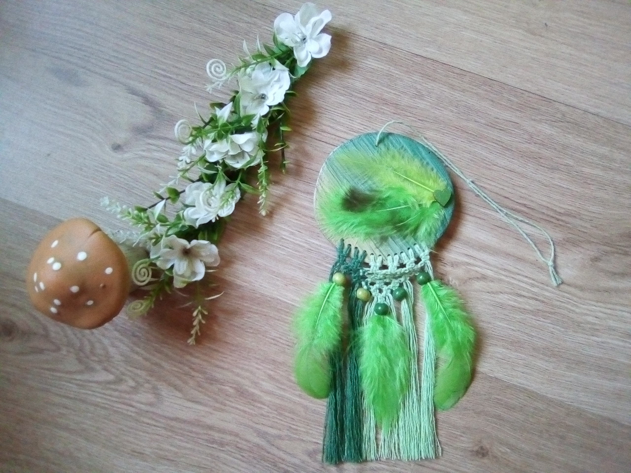 Attrape-Rêves Vert en Bois et Macramé avec Coeur Perles Plumes Pour Décoration