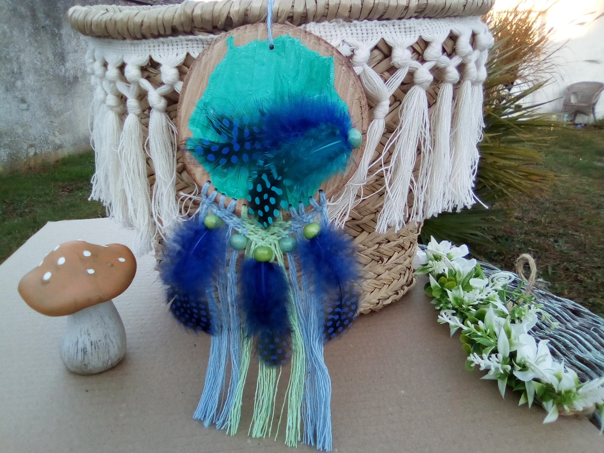 Attrape-Rêves Bleu en Bois et Macramé avec Perles Plumes Pour Décoration