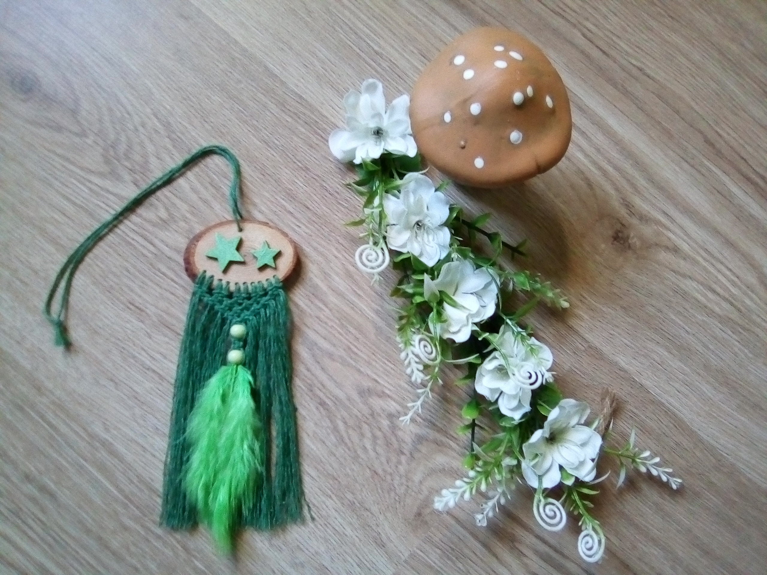 Attrape-Rêves Vert en Bois et Macramé avec Étoiles Perles Plume Pour Décoration