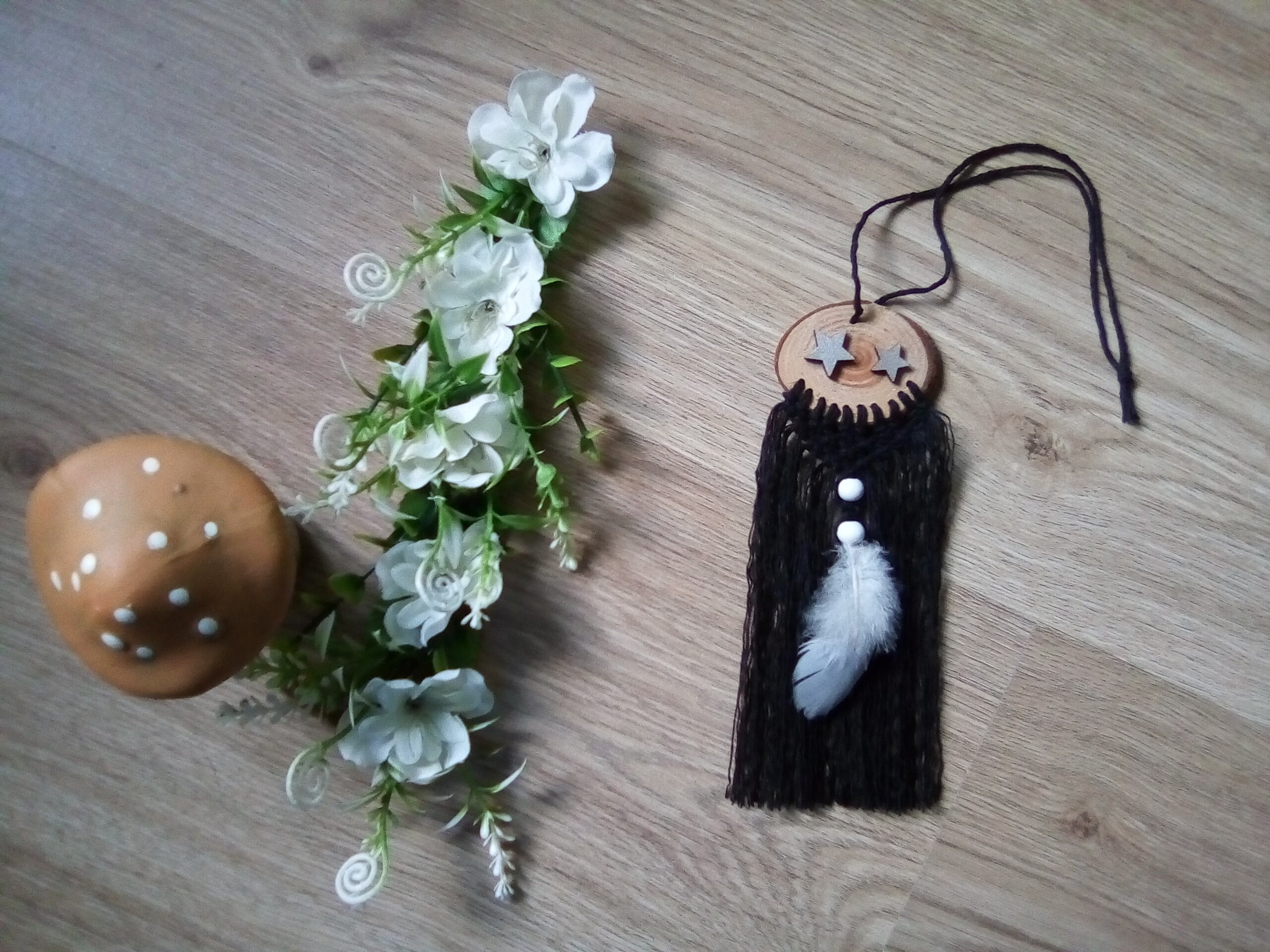 Attrape-Rêves Noir en Bois et Macramé avec Étoiles Perles Plume Pour Décoration