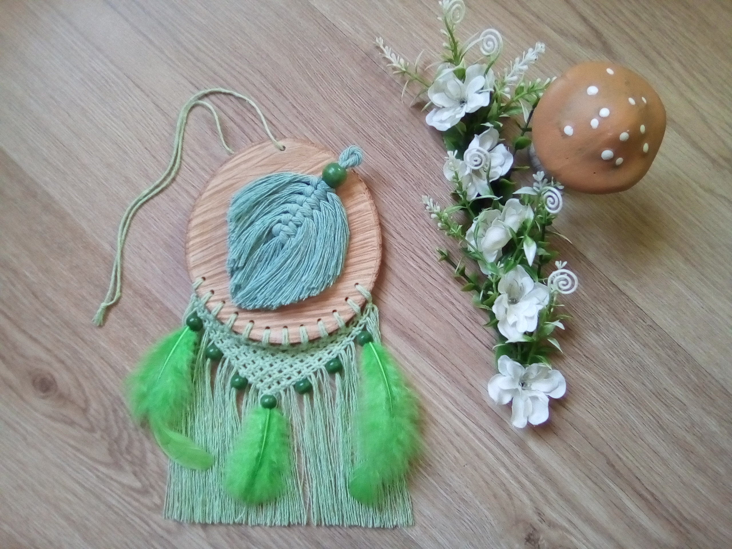 Attrape-Rêves Vert en Bois et Macramé avec Perles Plumes Pour Décoration