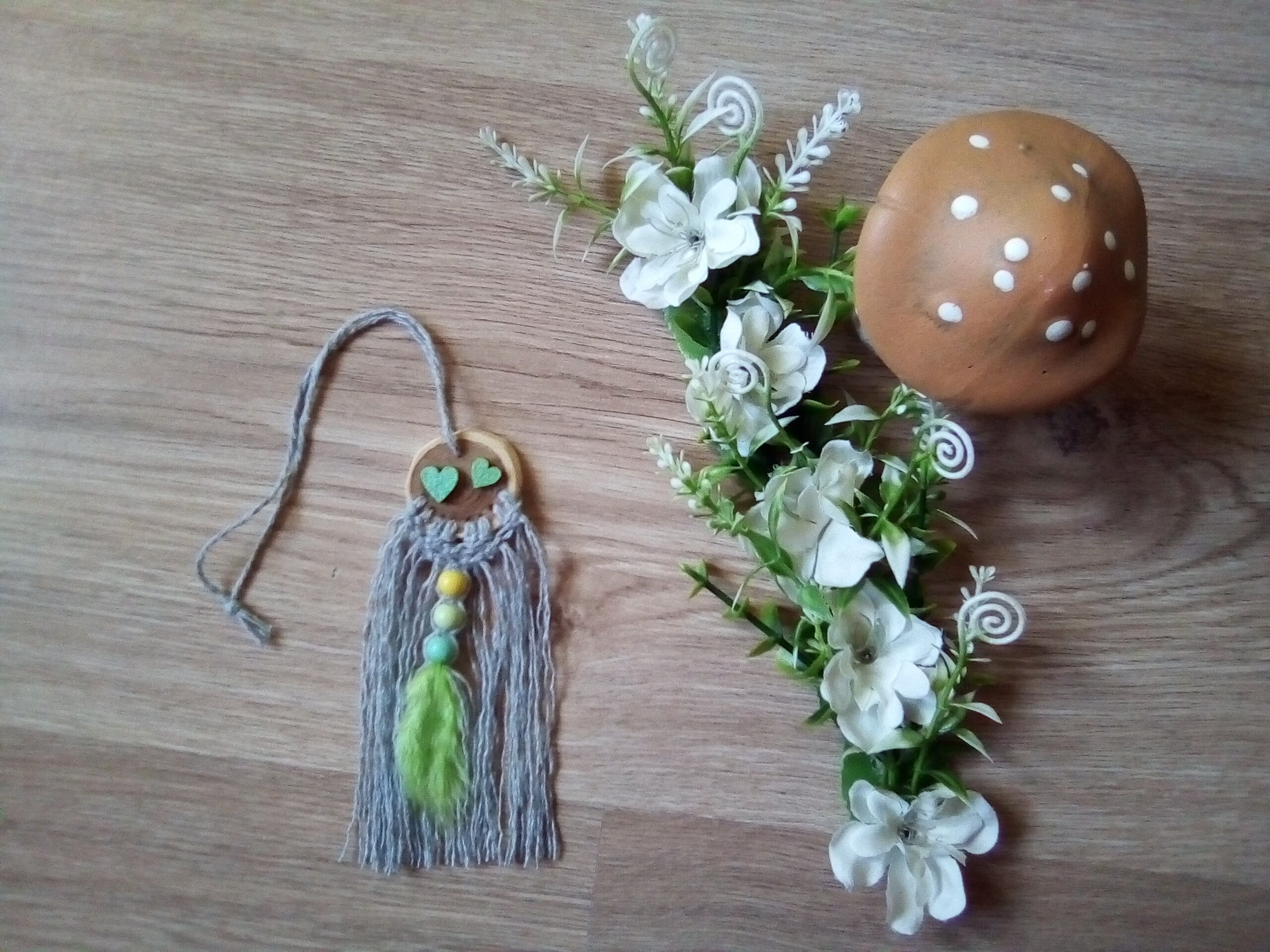 Attrape-Rêves Gris et Vert en Bois Macramé avec Coeurs Perles Plume Pour Décoration