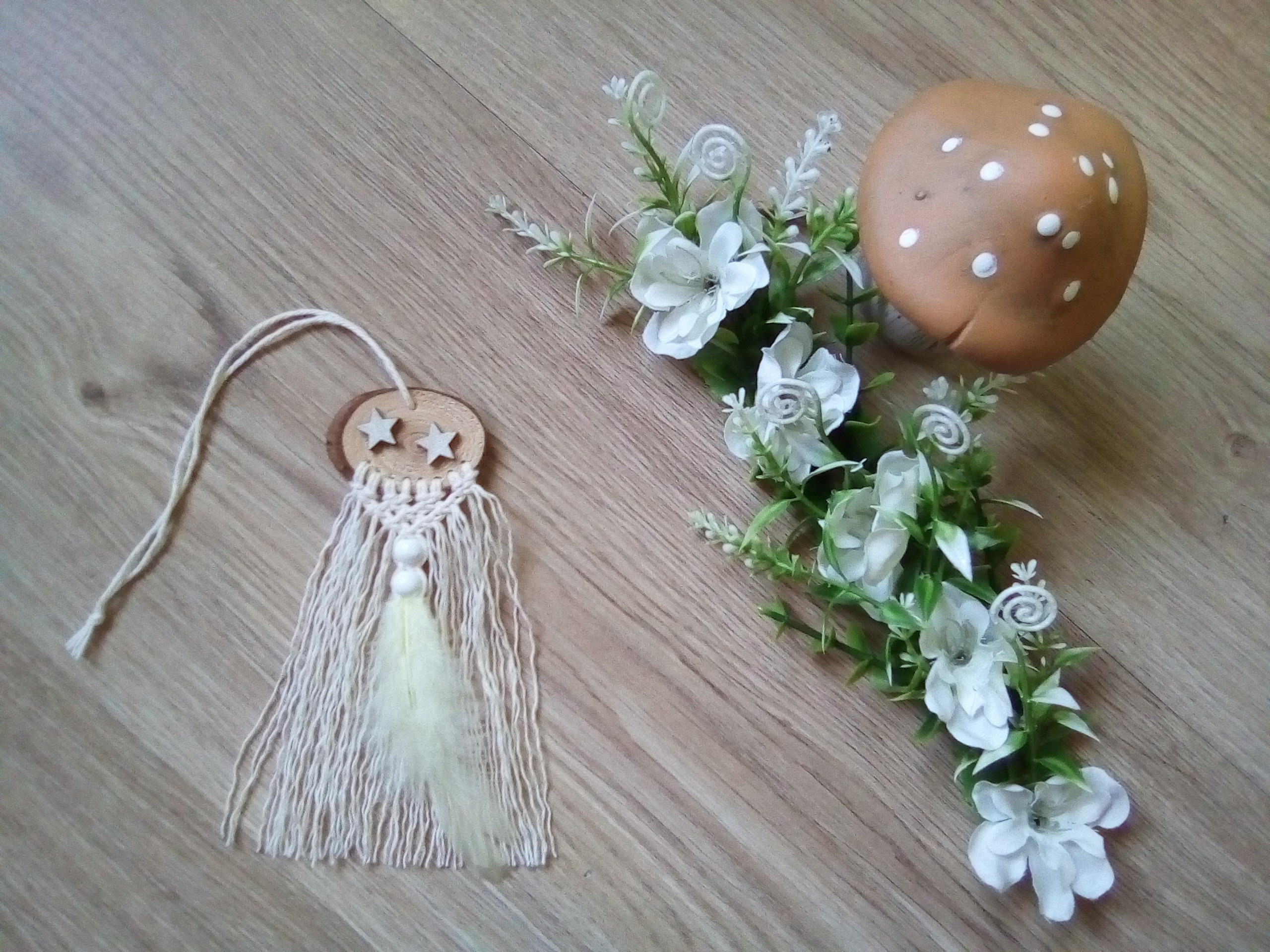 Attrape-Rêves Blanc en Bois et Macramé avec Étoiles Perles Plume Pour Décoration