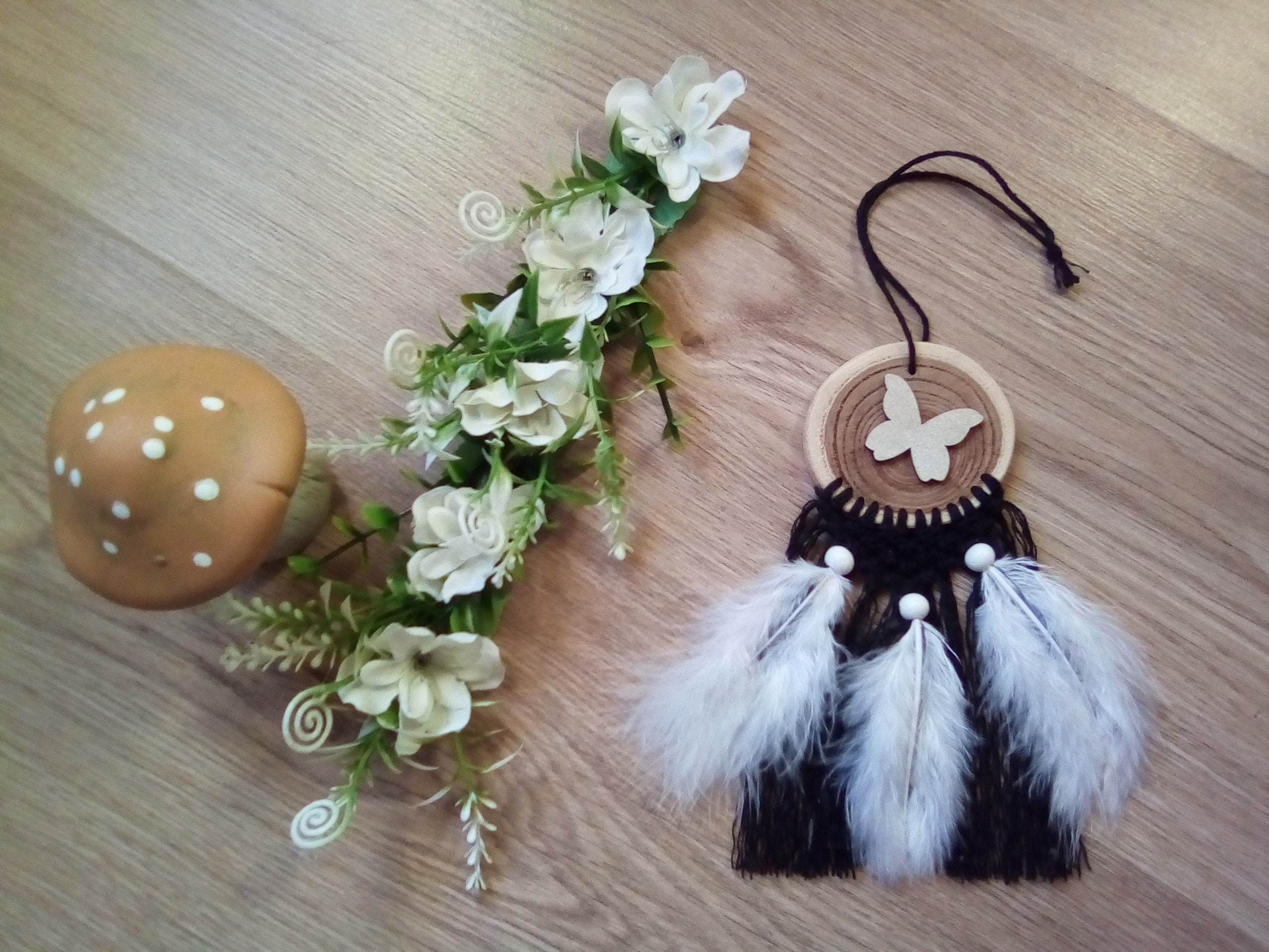 Attrape-Rêves Noir et Blanc en Bois Macramé avec Papillon Perles Plumes Pour Décoration