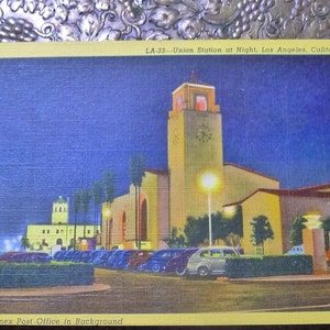 Union Station la nuit, Los Angeles, Californie. Carte postale couleur finition lin. Vers les années 1940. Inutilisé.