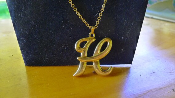Single Initial 'H' Pendant Necklace. Script. Gold… - image 2