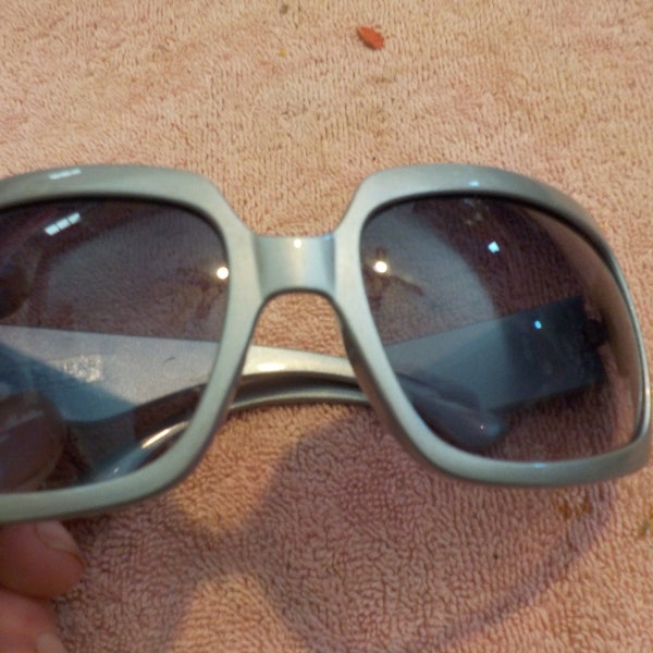 Rocawear Silver Sunglasses. Ladies