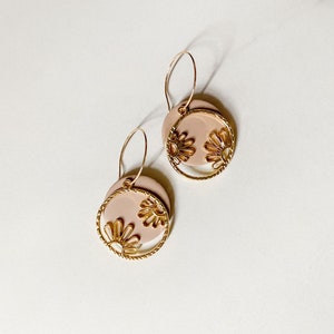 Gold daisy earrings, dainty, elegant, 25mm gold hoop, handmade polymer clay dangles image 3