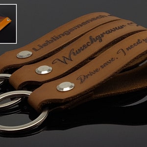 Personalisierter Schlüsselanhänger aus pflanzlich gegerbtem Leder mit Gravur, optional mit individuell gravierter Geschenkbox
