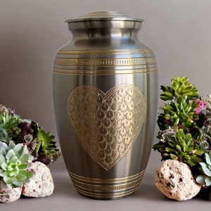 Herz aus Gold Urne - Exquisite Bestattungsurne mit Messing-Finish (groß)