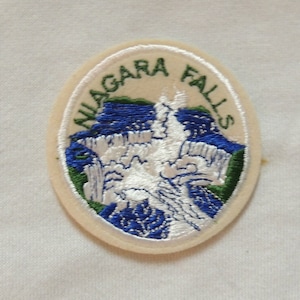 Vintage embroidered Niagara Falls Iron on patch 2 1/2&quot; / Nos