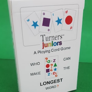 Word Turners Juniors es un juego de cartas con palabras que utiliza tarjetas con el alfabeto, para niños de 5 años en adelante. Juego divertido y educativo para familiares y amigos.