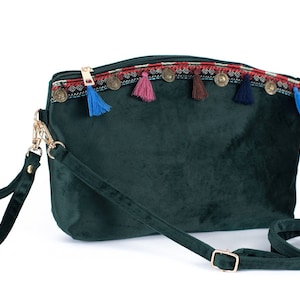 Grande pochette in velluto verde smeraldo con pompon in stile boho, articoli da regalo in pelle per donna