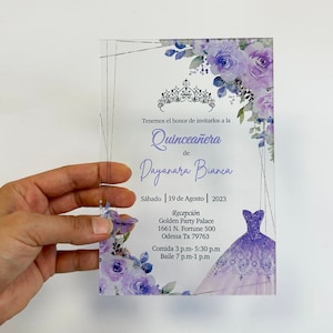 Invitación de quinceañera, invitación lila lavanda para dulces dieciséis con vestido y corona morado claro, tarjetas transparentes para dulces quince