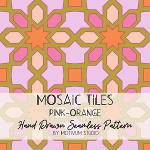Può includere: Un motivo continuo con un design a piastrelle a mosaico geometrico nei toni del rosa, arancione e verde oliva. Il testo recita: MOSAIC TILES PINK-ORANGE Hand Drawn Seamless Pattern BY MOTIVUM STUDIO, su una barra bianca semitrasparente.