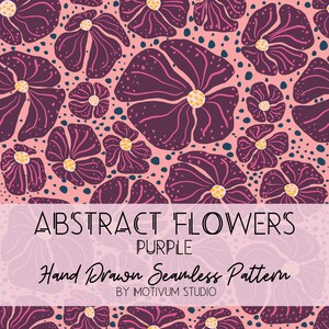 Può includere: Un motivo senza cuciture con fiori viola scuro con centri gialli su uno sfondo rosa chiaro con puntini blu scuro. Il testo recita: ABSTRACT FLOWERS PURPLE Hand Drawn Seamless Pattern BY MOTIVUM STUDIO in caratteri neri.