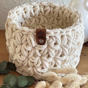 Crochet basket Jasmin | Basket | Gift idea | Utensilo | Hallway | Entryway | Organization aid | Basket in jasmine pattern | Bread basket | Flower pattern