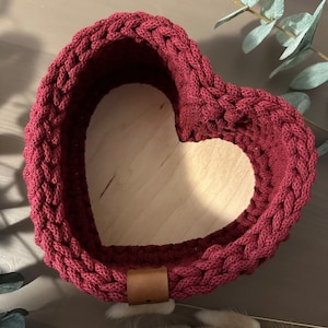Heart basket with wooden base | Bread basket | Crochet basket | Gift idea | Storage basket | Utensilo | Basket baskets | Heart | Heart-shaped basket