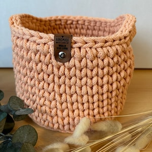 Large modern crochet basket with wooden base | with handle | gift idea | storage basket, utensil basket, basket design