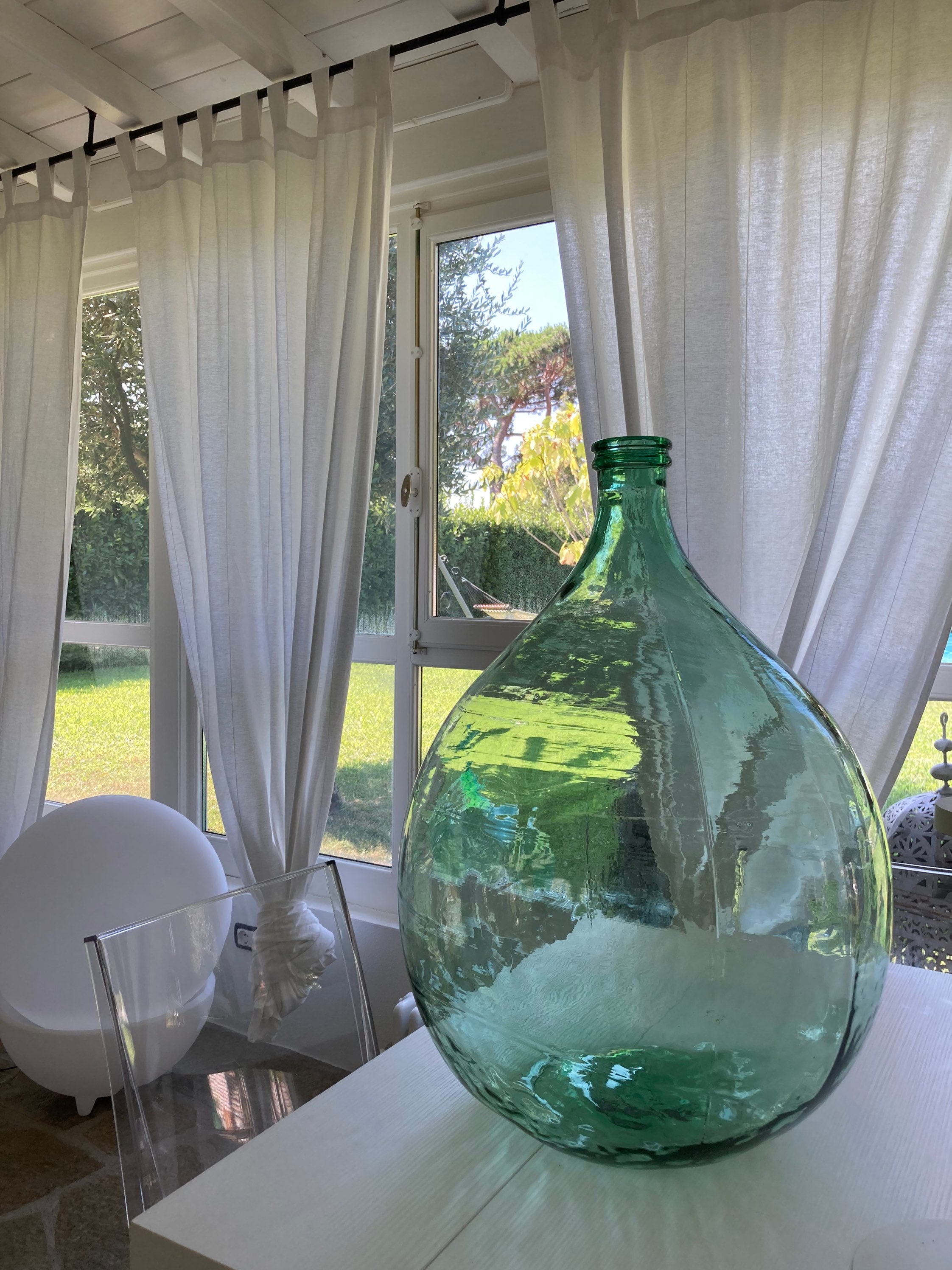 Vase ou dame-Jeanne en verre coloris vert clair- House Doctor