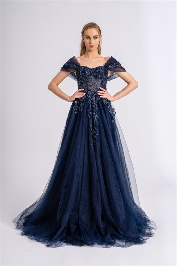 Non traditional prom hot sale outfits