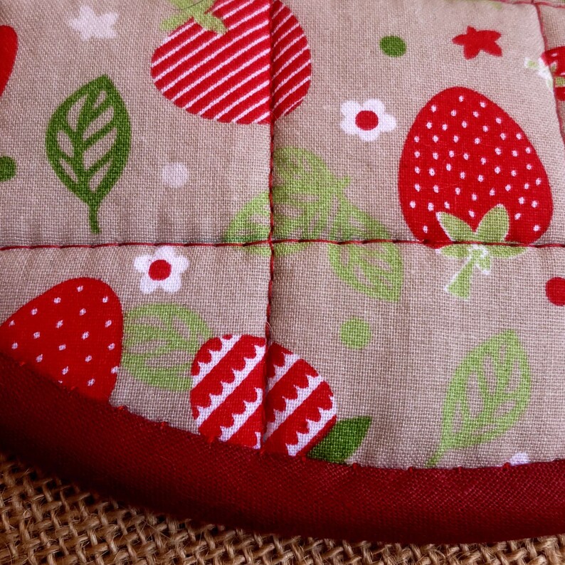 Manique cœur en coton motif fraise et fleur image 4