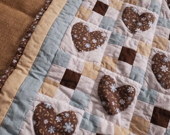 Couverture en patchwork pour bébé coeurs retro