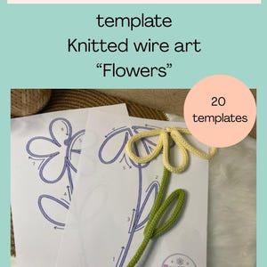 Könnte beinhalten: Eine Bastelvorlage für Strickdrahtkunst mit einem Blumendesign. Das Bild zeigt zwei gedruckte Vorlagen mit einem gehäkelten Blumenmodell. Der Text auf dem Bild lautet "Boutique Uniek Crochet & DIY" und "Flowers". Ein Kreis zeigt "20 Vorlagen".