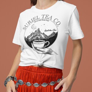 Suriel Tea Co Tshirt, Acotar Shirt, Bücherwurm Geschenk, Sarah J Maas Shirt, A Gericht der Dornen und Rosen Geschenk, Suriel Tee Tshirt, SJM Tee