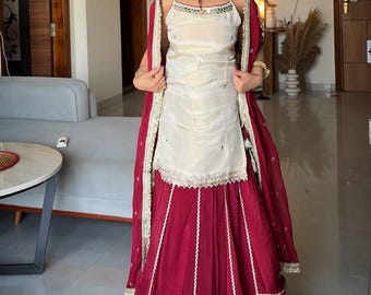 Elegantes Maroon Gharara Set mit Ivory Kurti