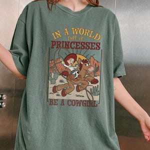 In a World Full of Princesses Be a Cowgirl Sweatshirt, Western Rodeo Cowgirl Graphic Sweater, Country Girl Horse Riding Pullover, Cute Gift