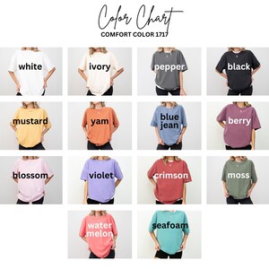 以下が含まれることがあります： Tシャツの16色のカラーチャートです。色は、白、アイボリー、ペッパー、黒、マスタード、ヤム、ブルーデニム、ベリー、ブロッサム、バイオレット、クリムゾン、モス、ウォーターメロン、シーフォームです。