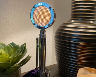 Lámpara de escritorio LED con forma de micrófono 'Lollipop' vintage Astatic D104