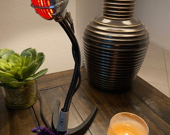 Lámpara de escritorio vintage Astatic JT30 con forma de micrófono: Iluminación LED estilo Resto-Mod de los años 50.