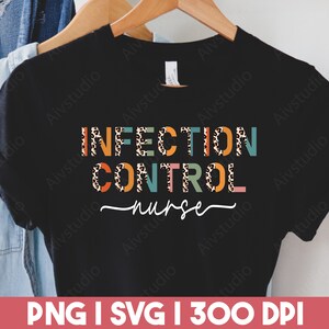 以下が含まれることがあります： レオパード柄のカラフルな文字で「INFECTION CONTROL nurse」と書かれた黒いTシャツです。