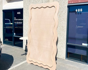 Folding Wavy MDF Photo Booth Backdrop with Plant-on Detail (4' x 7')