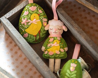 Ornamento decorativo in feltro fatto a mano con uova di Pasqua di pecora