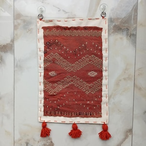 Alfombra Kilim con borlas para colgar en la pared, tapiz vintage tejido, étnico bohemio, turco, pequeño bordado, regalo único y estético para la decoración del hogar.