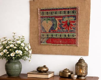 Vintage handgewebter Teppich auf Jute, anatolischer Boho-Wandbehang, ethnische rustikale Dekor-Kunst