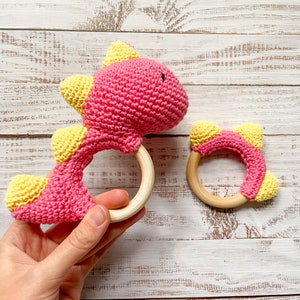 New Baby Gift Set Dinosaur Rattle Teether Welcome Home Sensory Toy Handmade Crochet High Quality Pink + Yellow