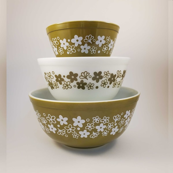 Set of 3 Spring Blossom / Crazy Daisy Vintage Pyrex Mixing Bowls