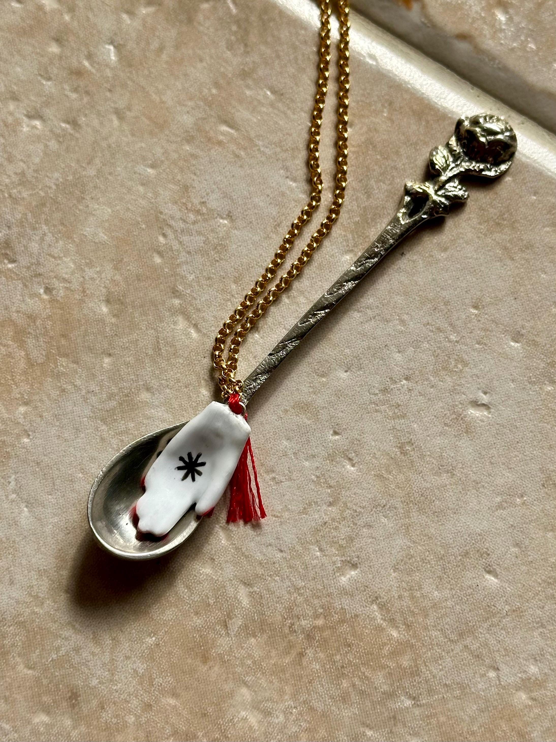 粘土のお守り - Etsy 日本
