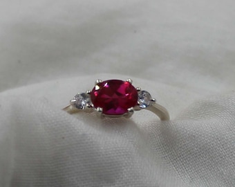 Anel de Rubi de Laboratório: Prata de Lei com Lapidação Oval, Pedra do Nascimento de Julho