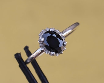 ハンドメイドオーバルブラックスピネルリング：925スターリングシルバー